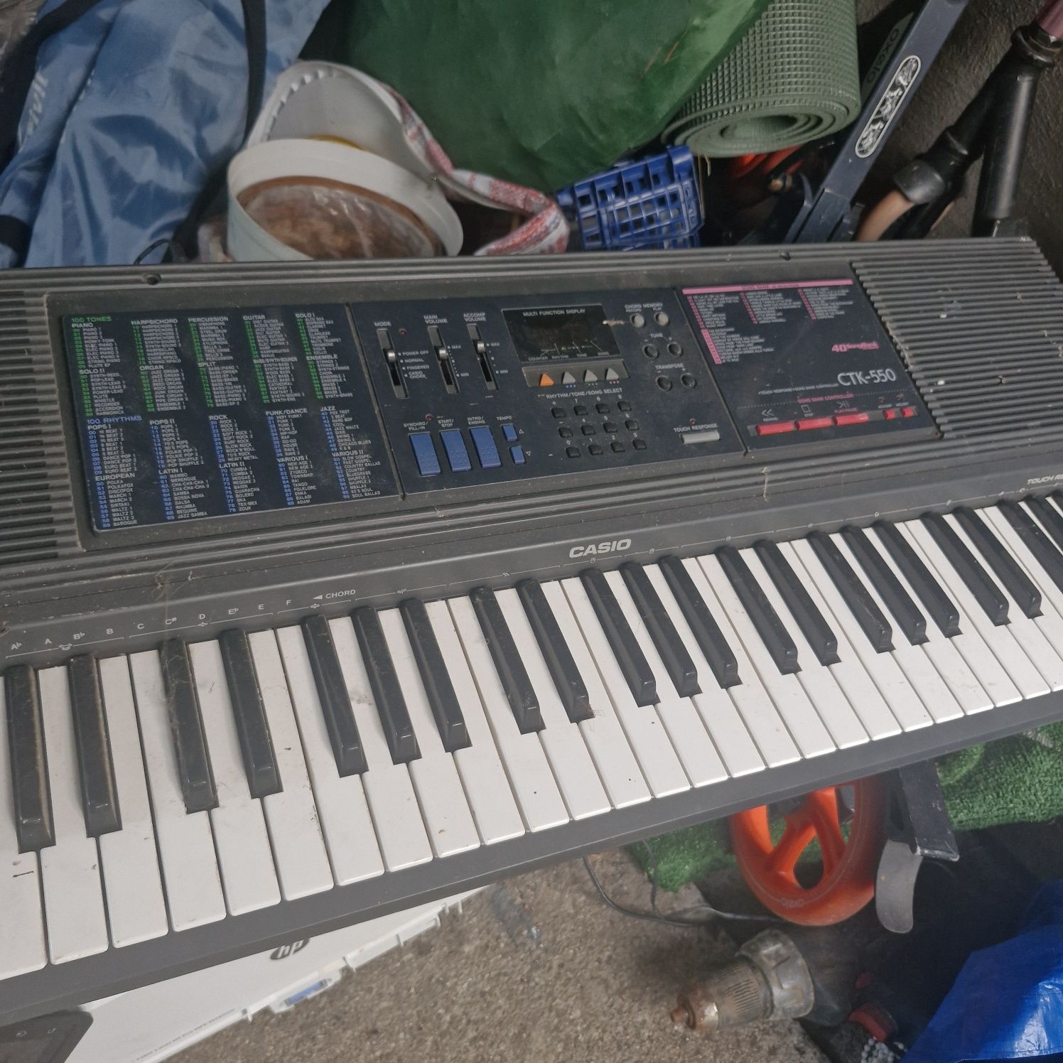 Keyboard Casio CTK-550 – klasyczny, uniwersalny instrument z lat 90.