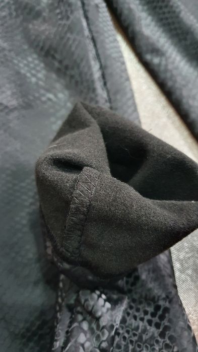 Świetne czarne legginsy spodnie wężowe połysk S M premium
