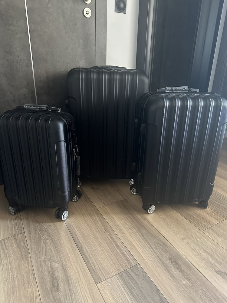 Nowy Zestaw trzech walizek
