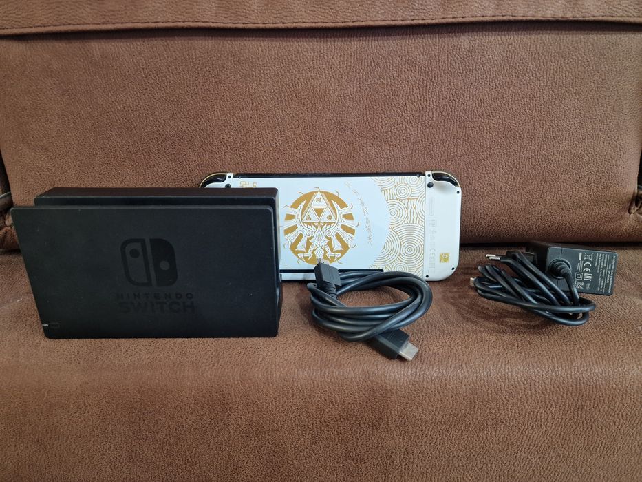 Nintendo switch dourada