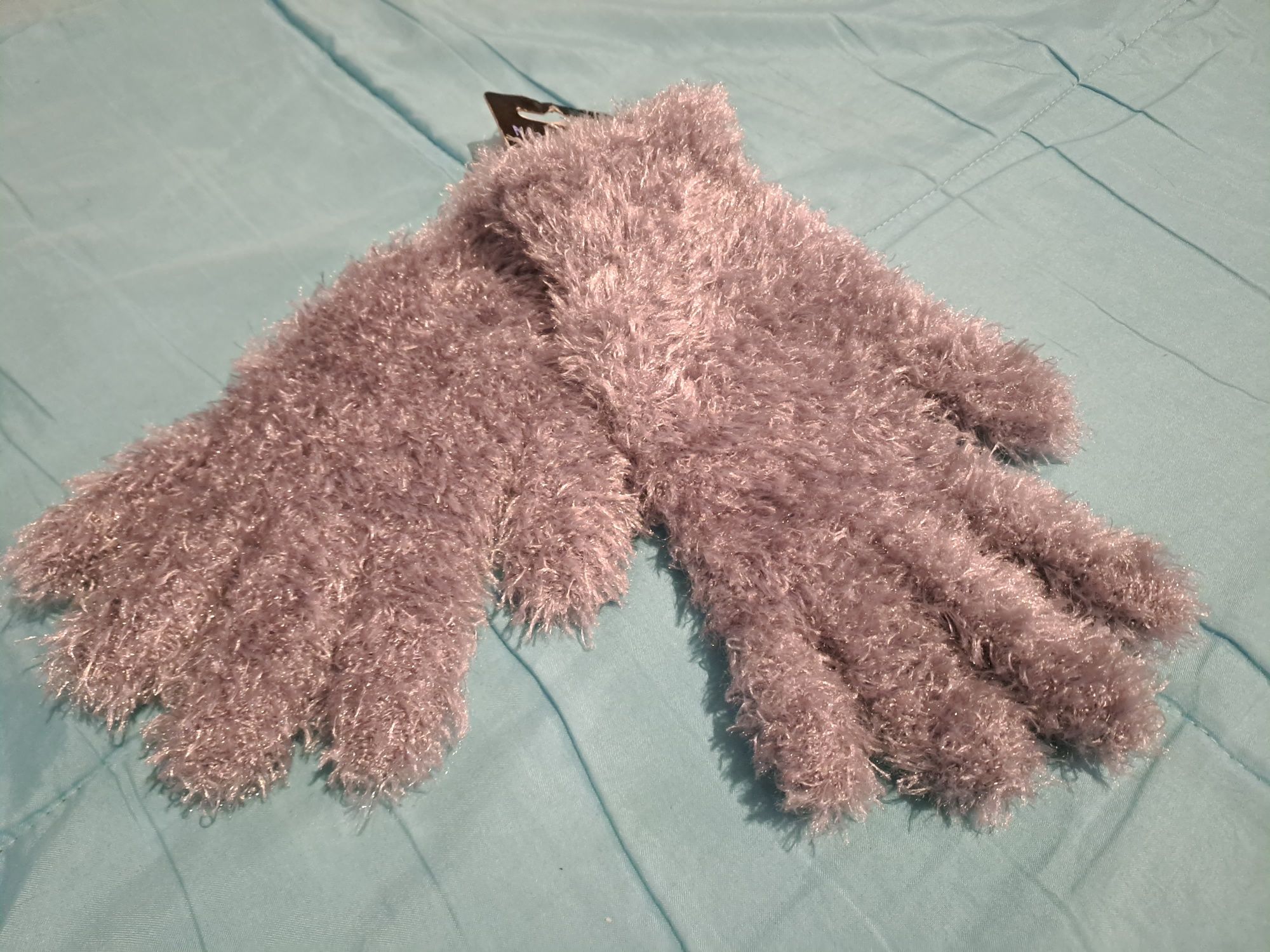 "Magic gloves" - puchate rękawiczki na ręce o różnych rozmiarach