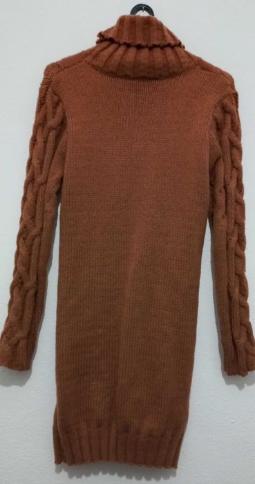 Vestido de malha de gola alta - cor camel