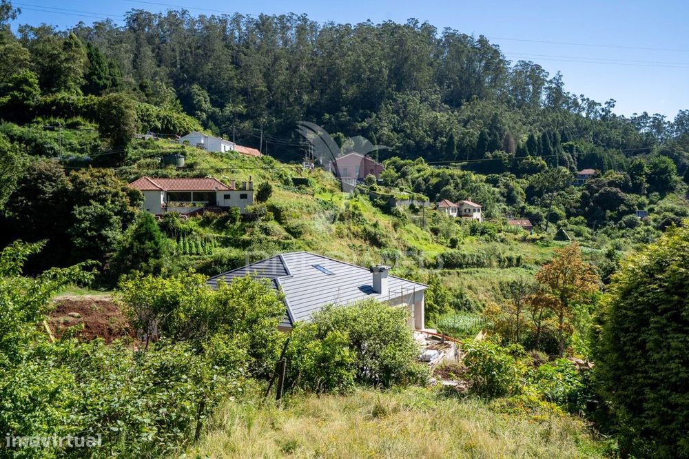 Moradia T3 em construção no Santo António da Serra