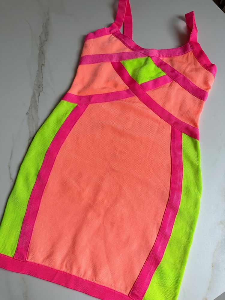 Kolorowa sukienka bandażowa bandage neon rozmiar L