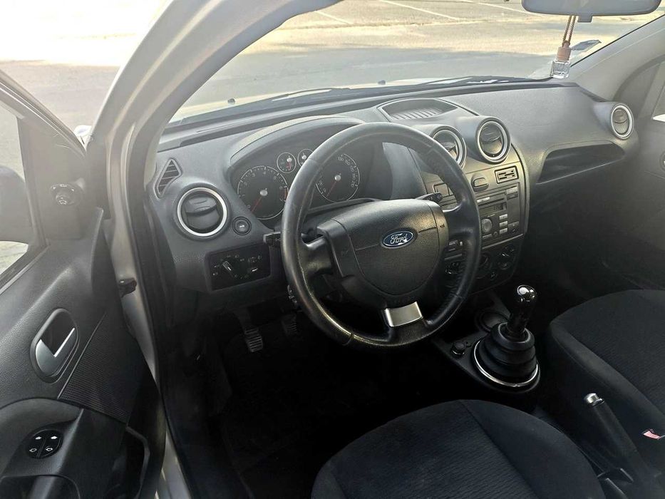Ford Fiesta 1.2- A/C-  versão Guia