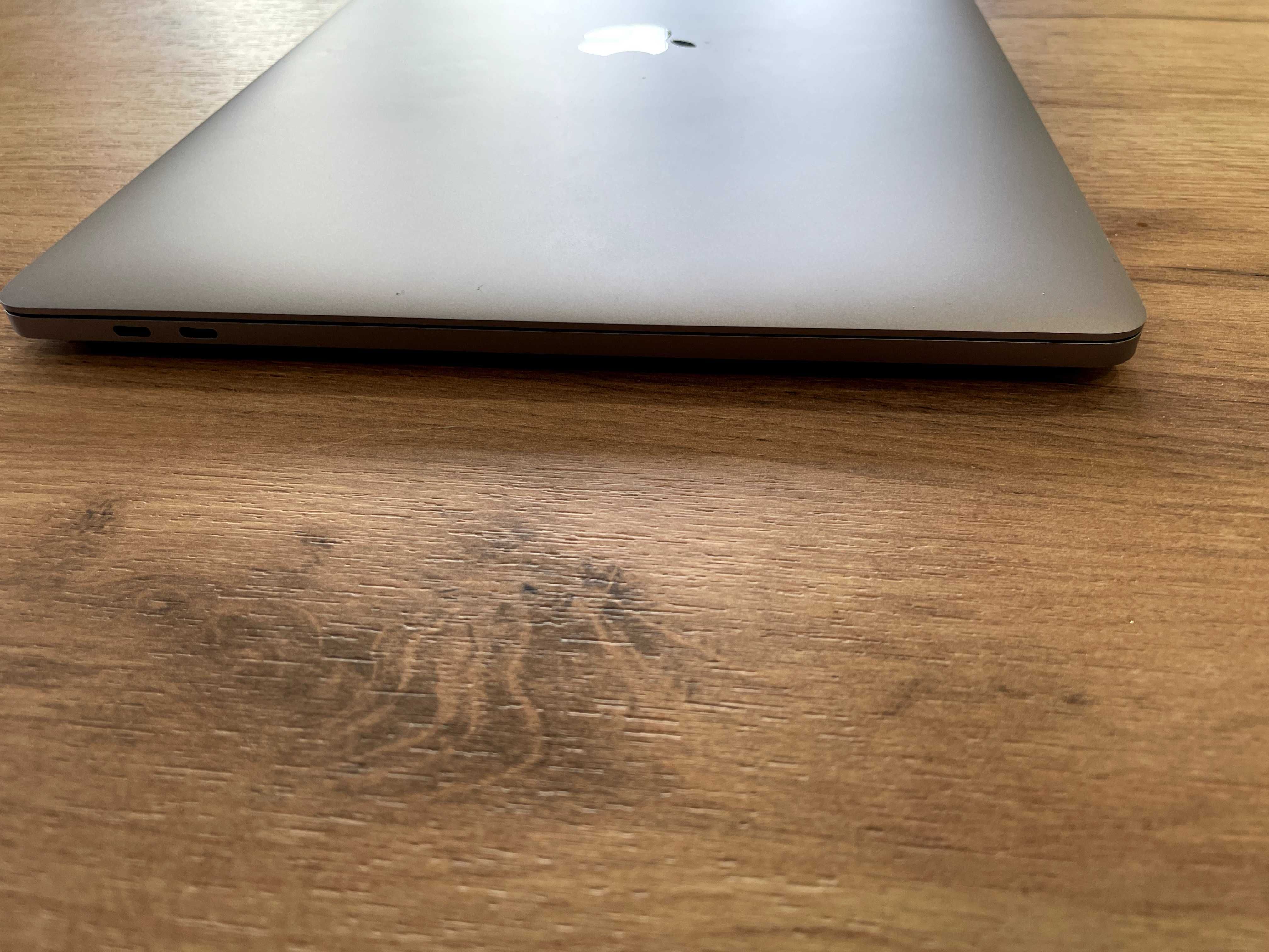 macbook pro 15 2019 А1990 i9 16/512 238 циклів ідеал