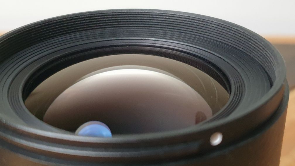 Obiektyw Samyang 100mm f/2.8 macro CANON Faktura