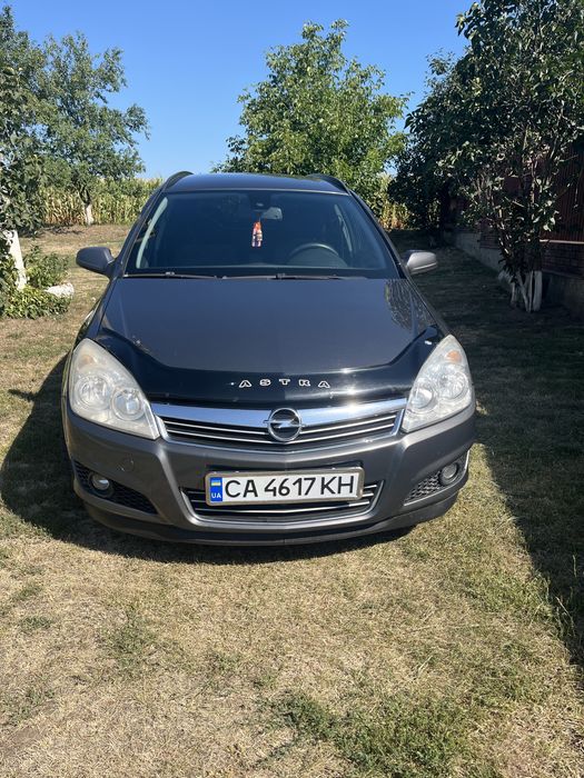 Опель Астра Н 2009 року