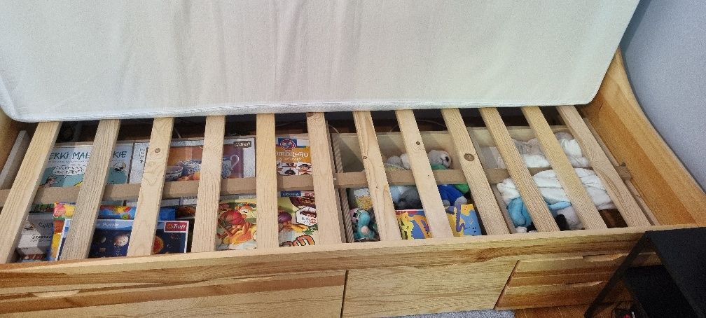 Łóżko drewniane z 4 szufladami