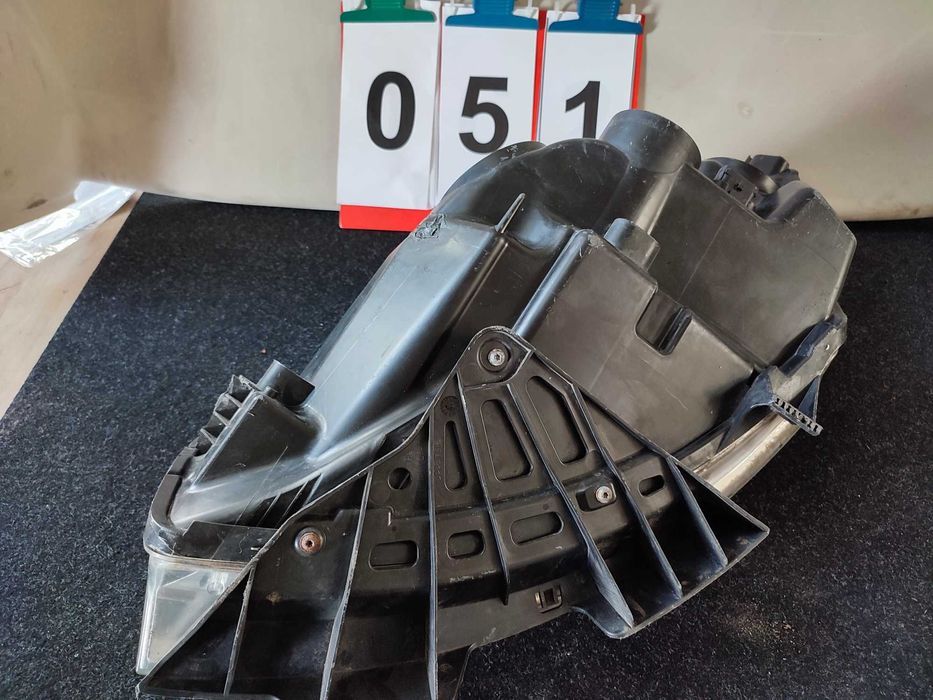 Citroen C4 Picasso I (2006/2013) Lampa przednia PRAWA  / EU