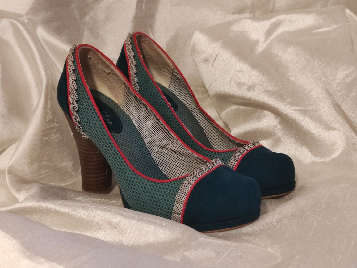 Par de sapatos Ruby Shoo - usado - negociável