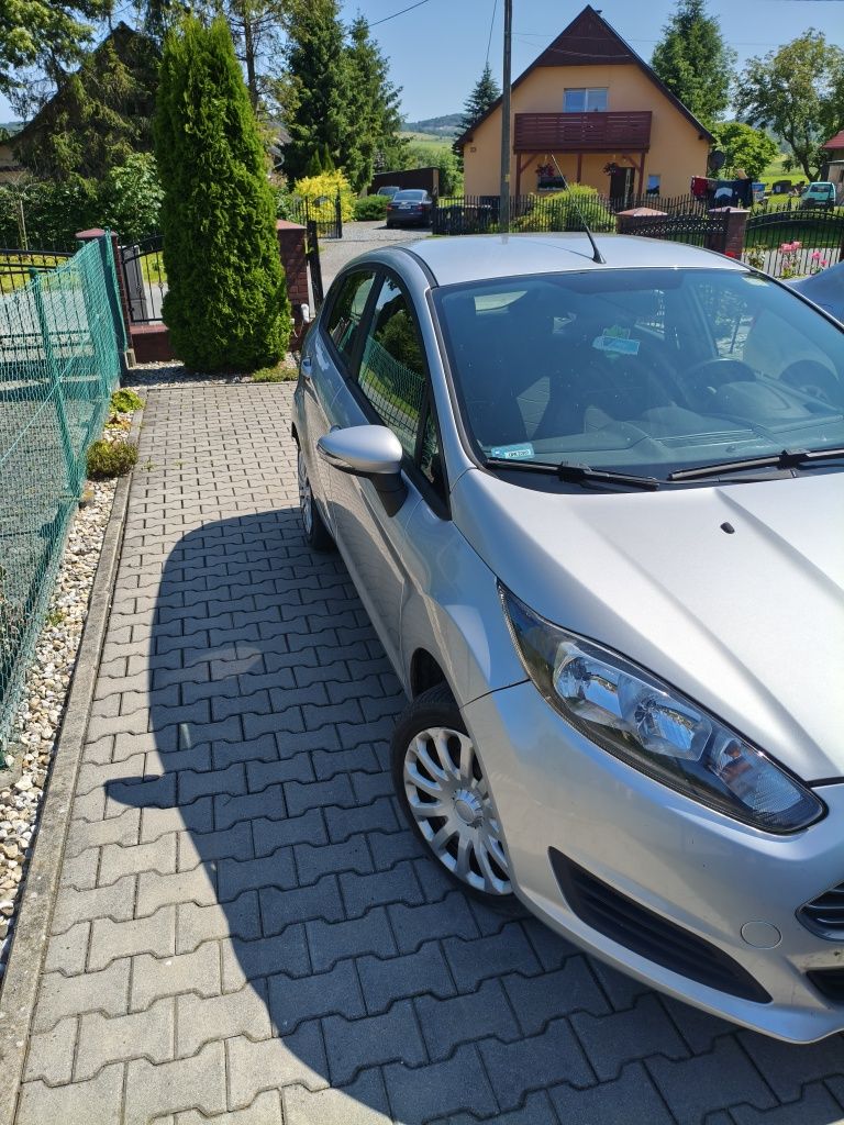 Sprzedam forda fiestę