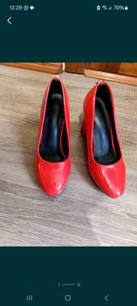 Туфлі червоні  лакові 37