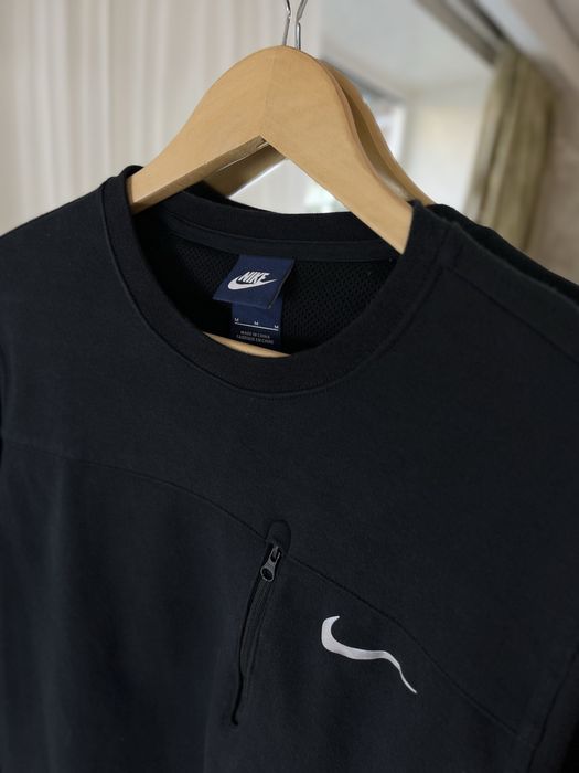 Nike Sportswear Tech: Світшот з кишенею на блискавці та Swoosh