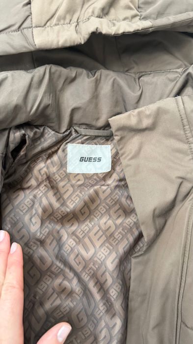 Куртка Guess (розмір m)