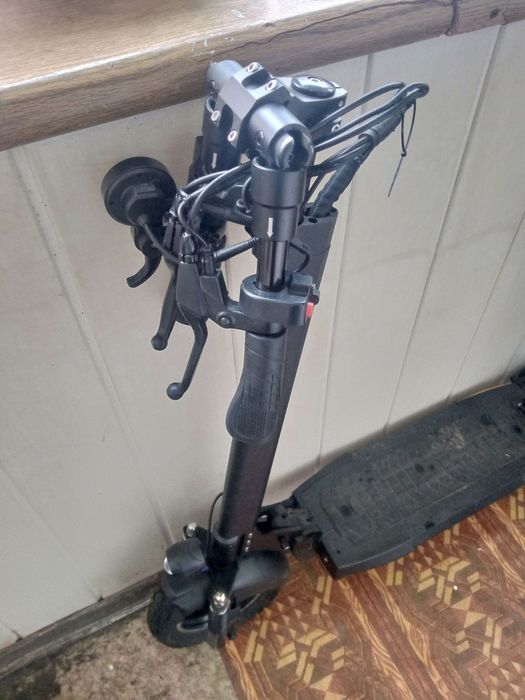 Продам Електросамокат із сидінням – в хорошому стані