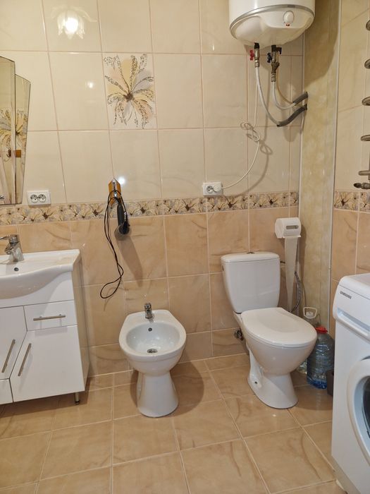 Вільна  з 12.11.Героїв Майдану , ТЦ Майдан.і