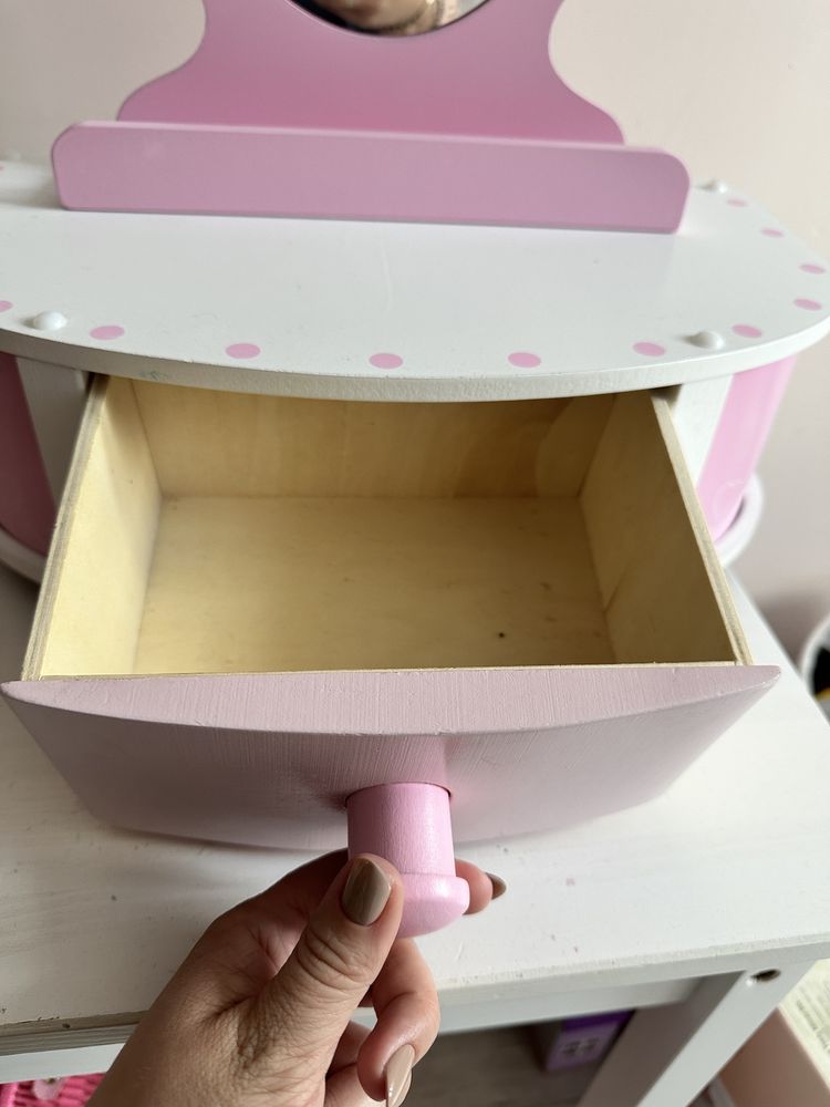 Drewniana toaletka do zabawy z kosmetykami / akcesoriami playtive