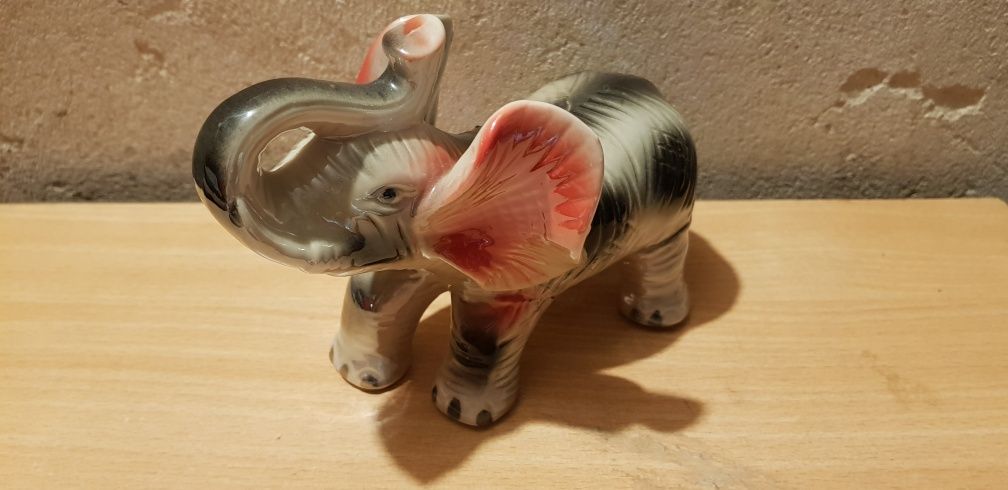 Figurka porcelanowa - słonik