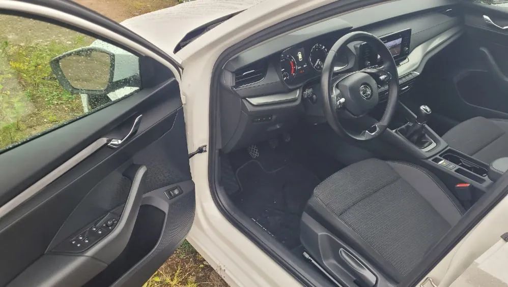 Skoda Octavia 1.0 TSI | 2021 | Manual | KESSY FULL | Comfort Basic | Selection
