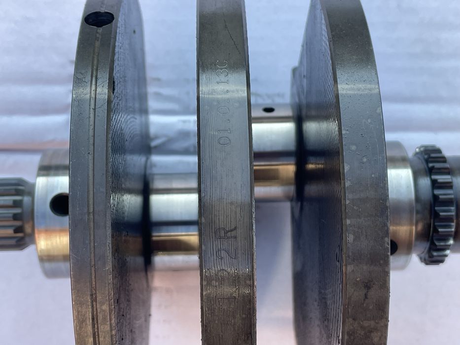 Suzuki VL800 Volusia Intruder wał korbowy