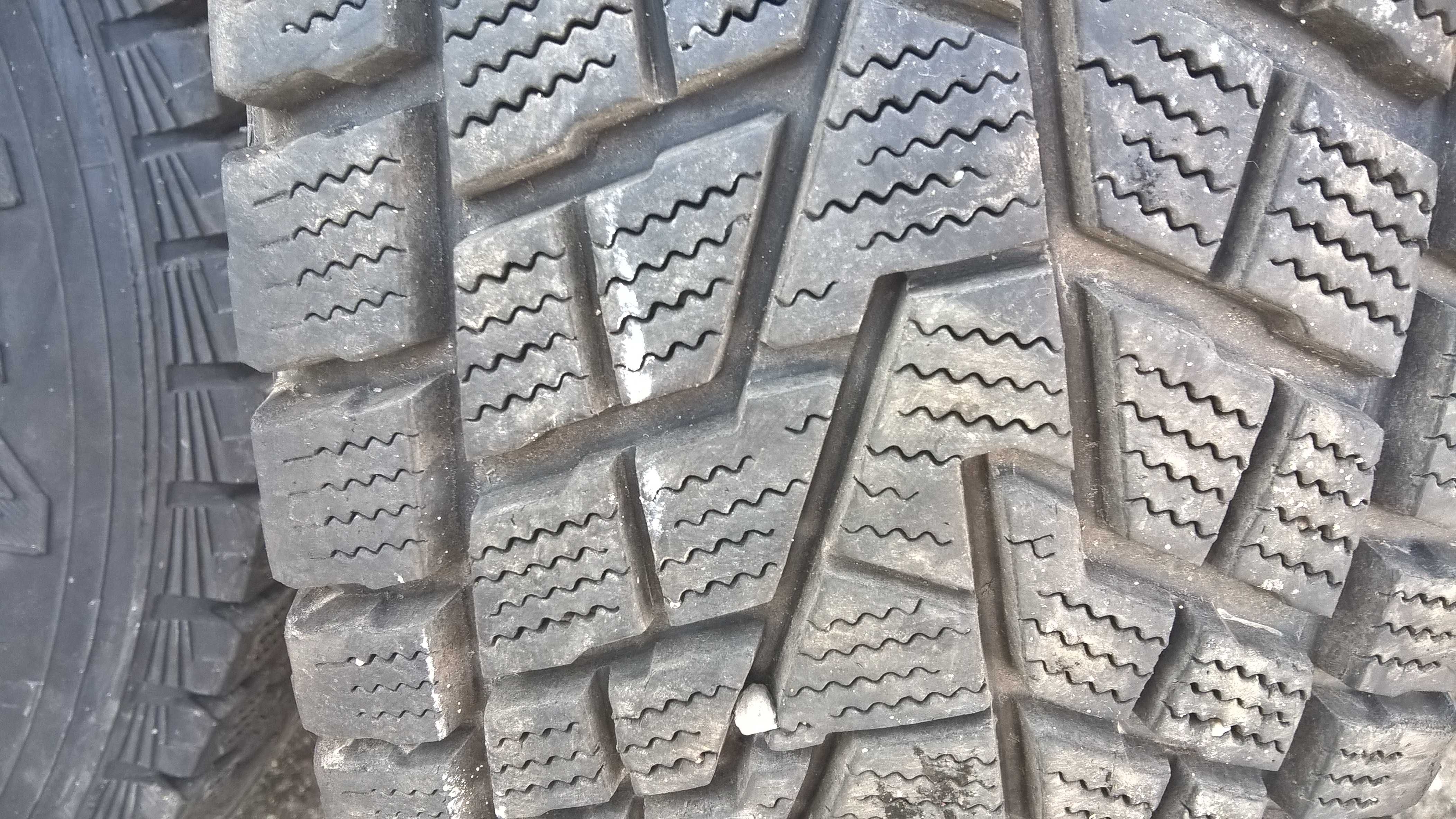 245/65R/17   opony  wielosezonowe  4X4