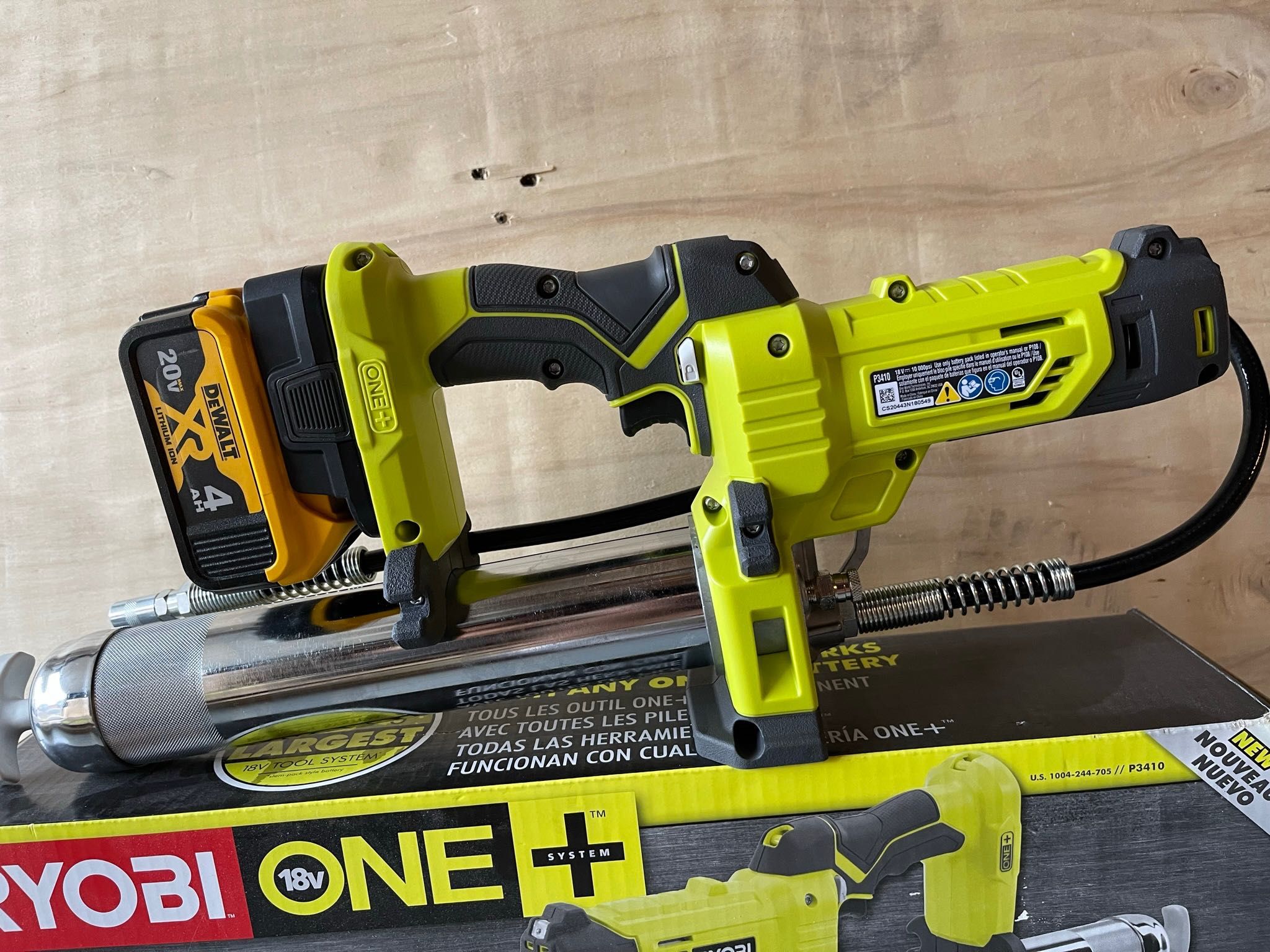 Ryobi.      DeWalt