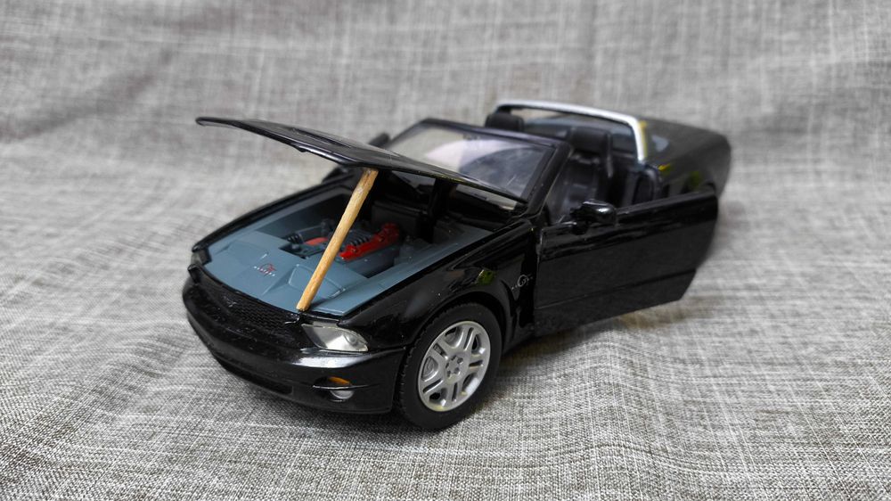 Машинка Ford Mustang GT 1/24 Motormax