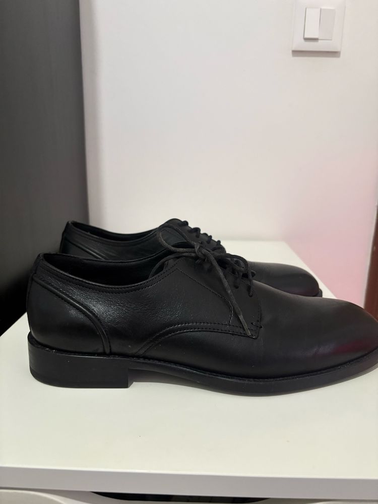 Sapato em pele genuina N• 42