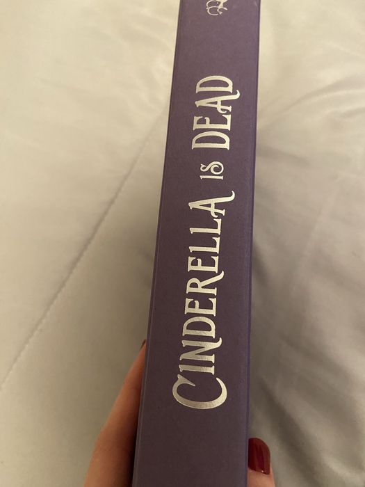 Cinderella is Dead - Livro ediçao capa de coleção