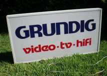 Reclamo publicitário luminoso Grundig máquinas TV vídeo HI FI