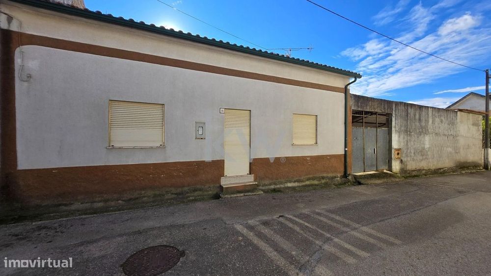 Moradia T3 com Terreno, pátio e anexos em São João do Campo, Coimbra