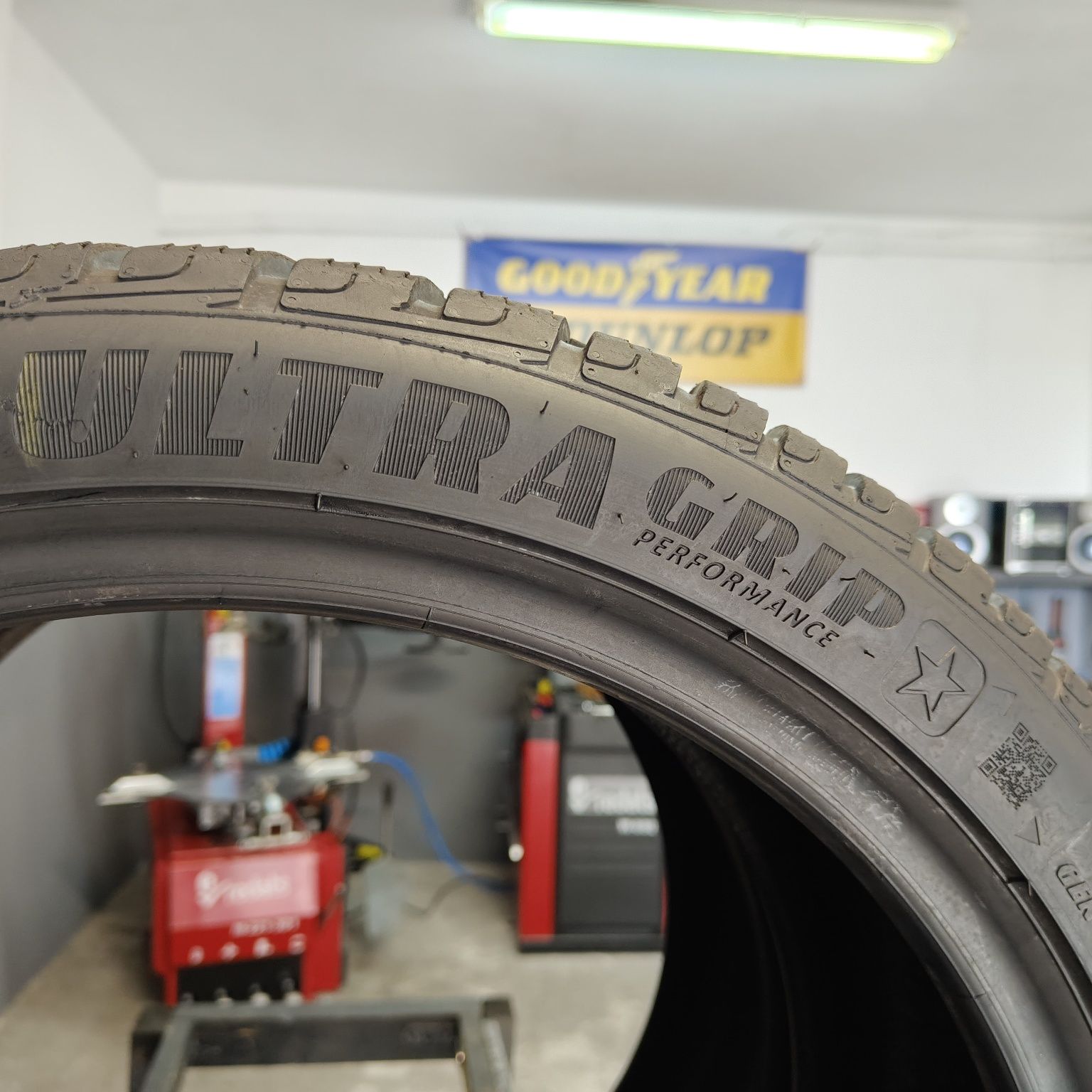 205/45/18 XL Sprzedam parę opon Goodyear