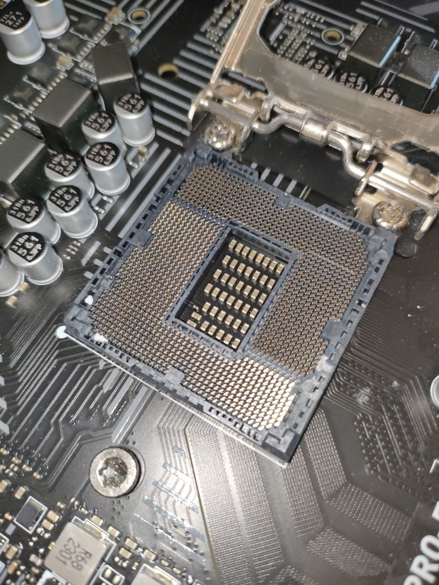 Płyta główna MSI B560M PRO-E razem z Intel Core i3-10100f