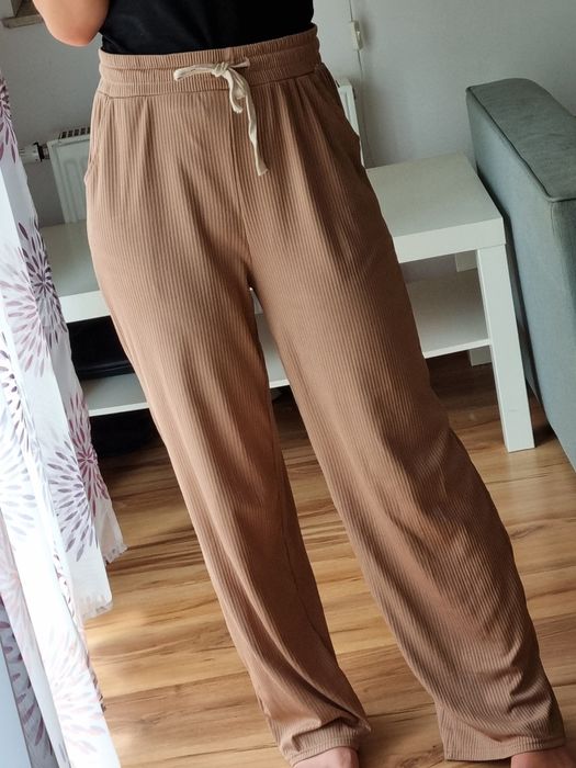 Nowe Bawełniane beżowe letnie spodnie z szerokimi nogawkami r. M