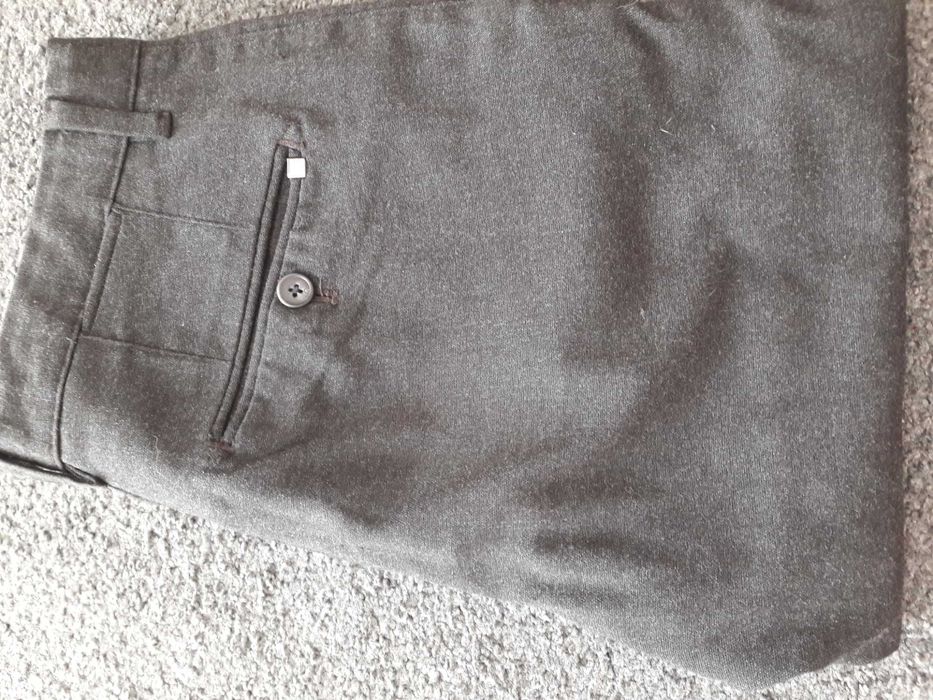 Spodnie chłopięce rozm 29 i 30 firmy Zara.