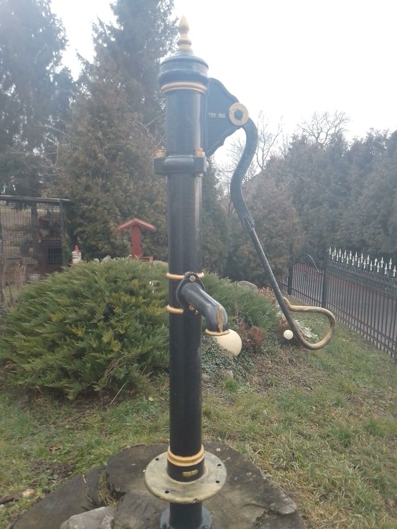 Stara pompą ręczna