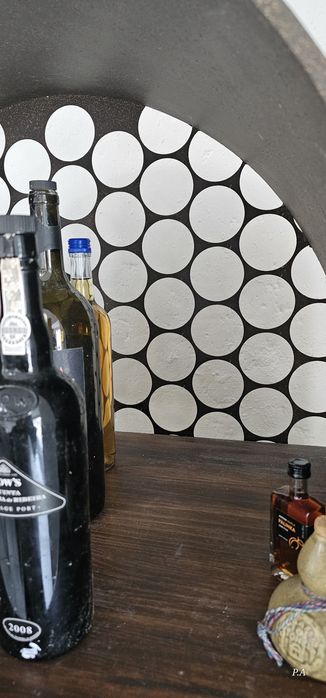 Garrafeira peça única feita à mão