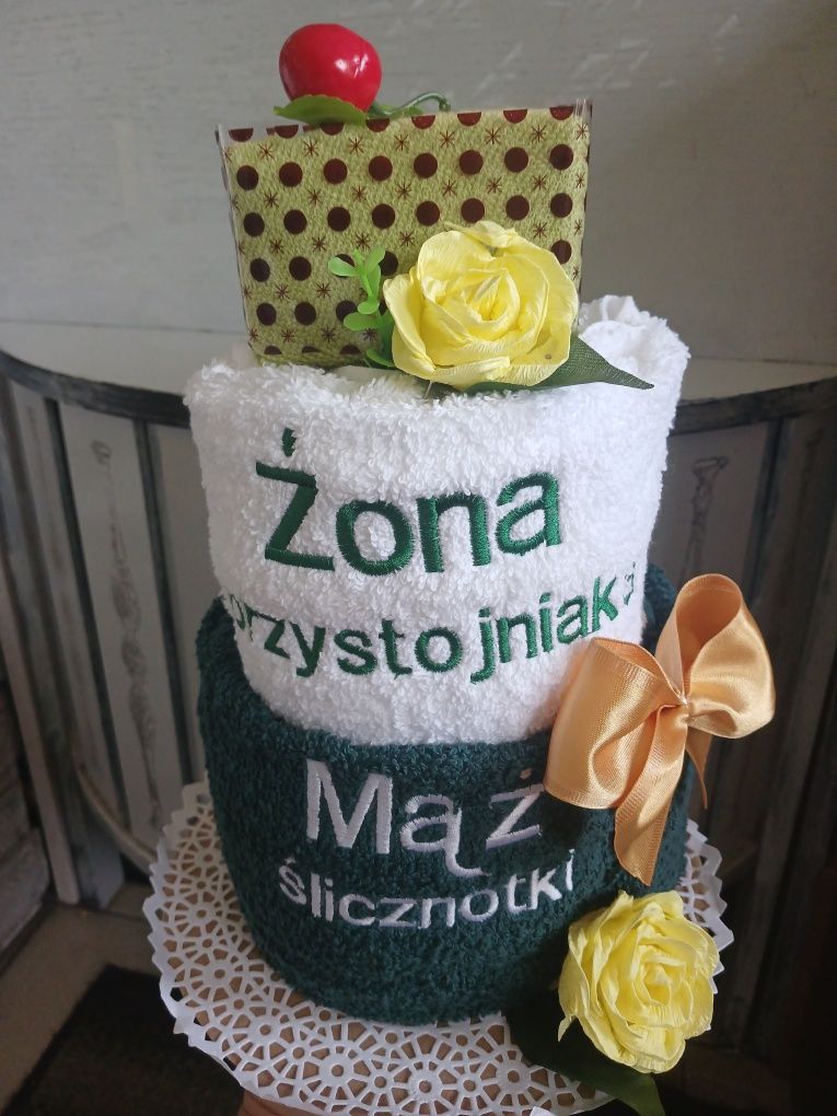 Tort z ręczników