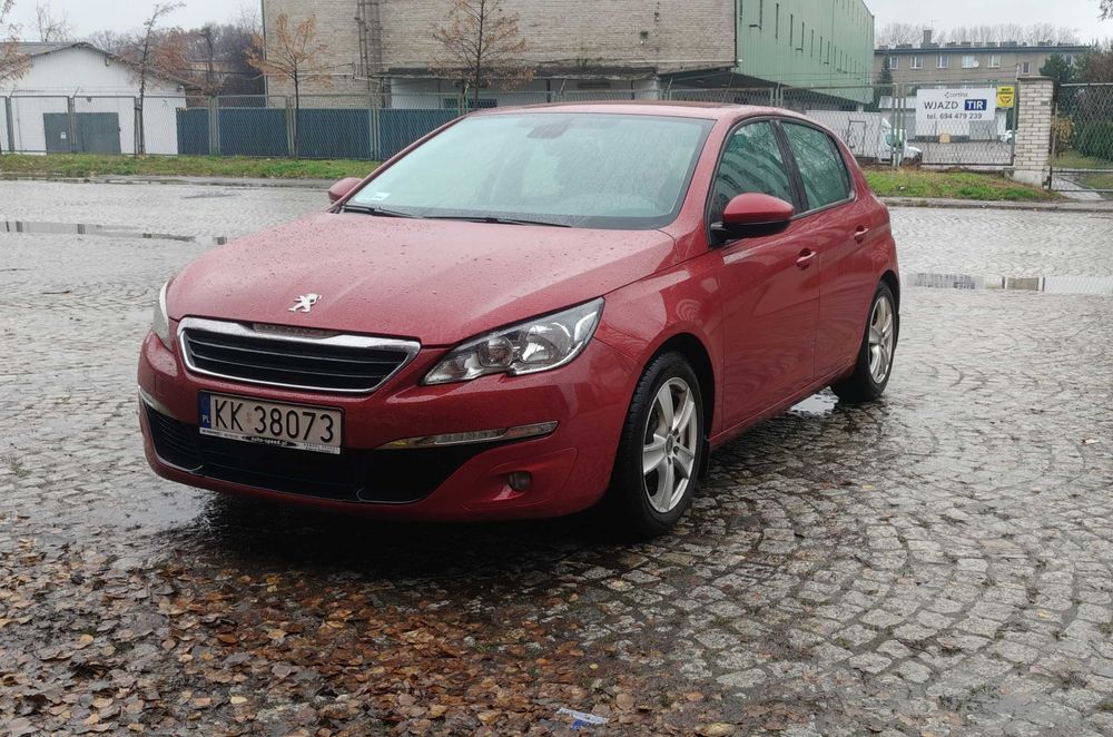 PEUGEOT 308 • 1.2 PureTech • Hatchback • 126 tys. km • Manual