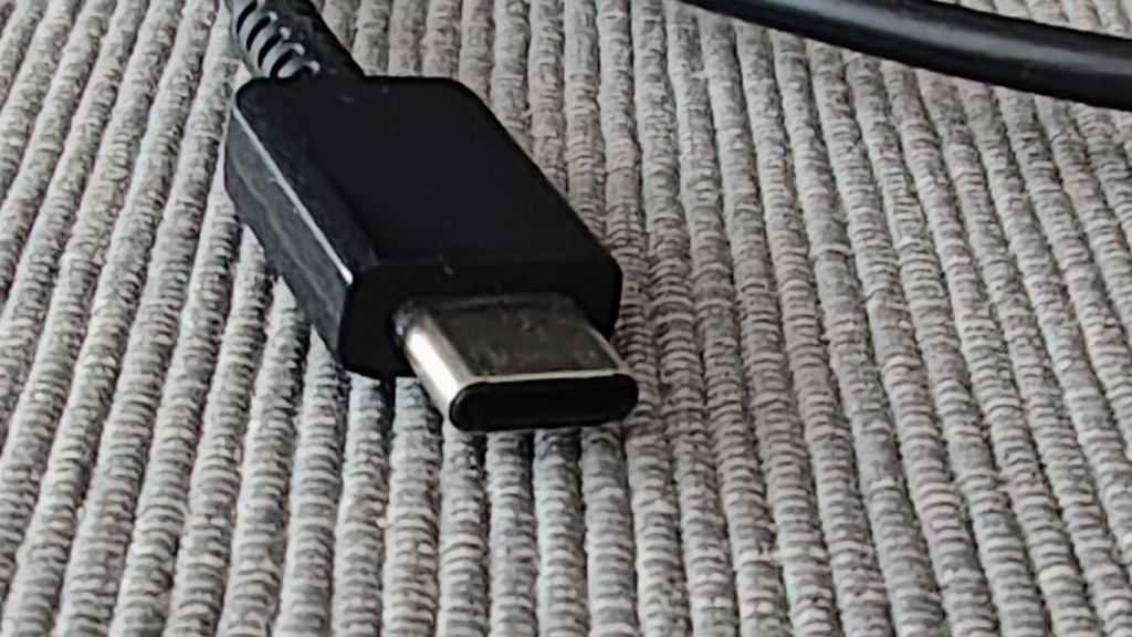Kabel USB-A / USB-C do ładowarki lub transferu danych do komputera
