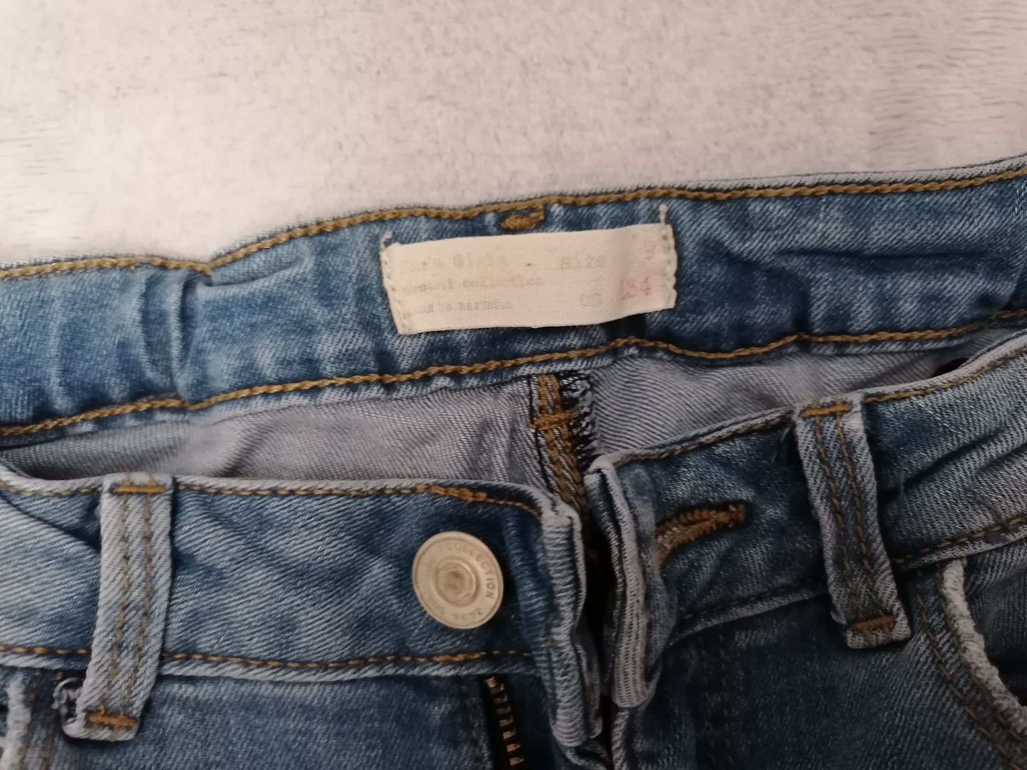 2 pary jeansów Zara blekitne z dziurami, 136, H&M, granatowe