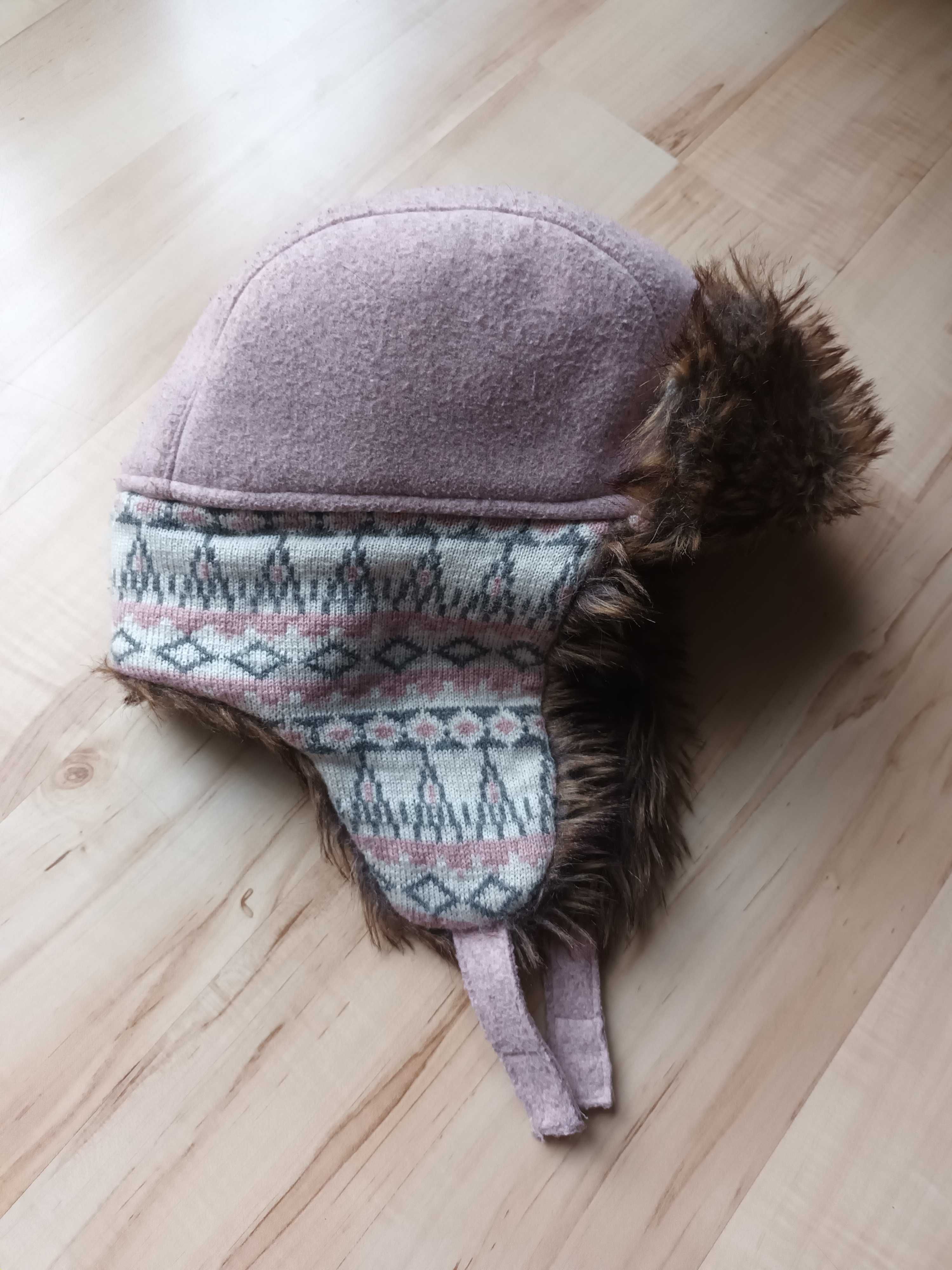 Różowa czapka uszatka z norweskim wzorem/Reserved rozmiar M/L