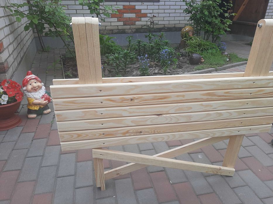 Отличный деревянный раскладной стол.Дача ,торговля   .
