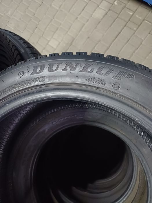 Комплект зимових шин Dunlop 245/45R18 245.45Р18