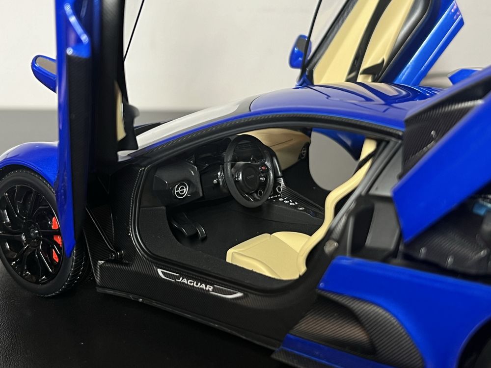 Sprzedam model 1:18 Jaguar C-X75 Almost Real [NOWY]