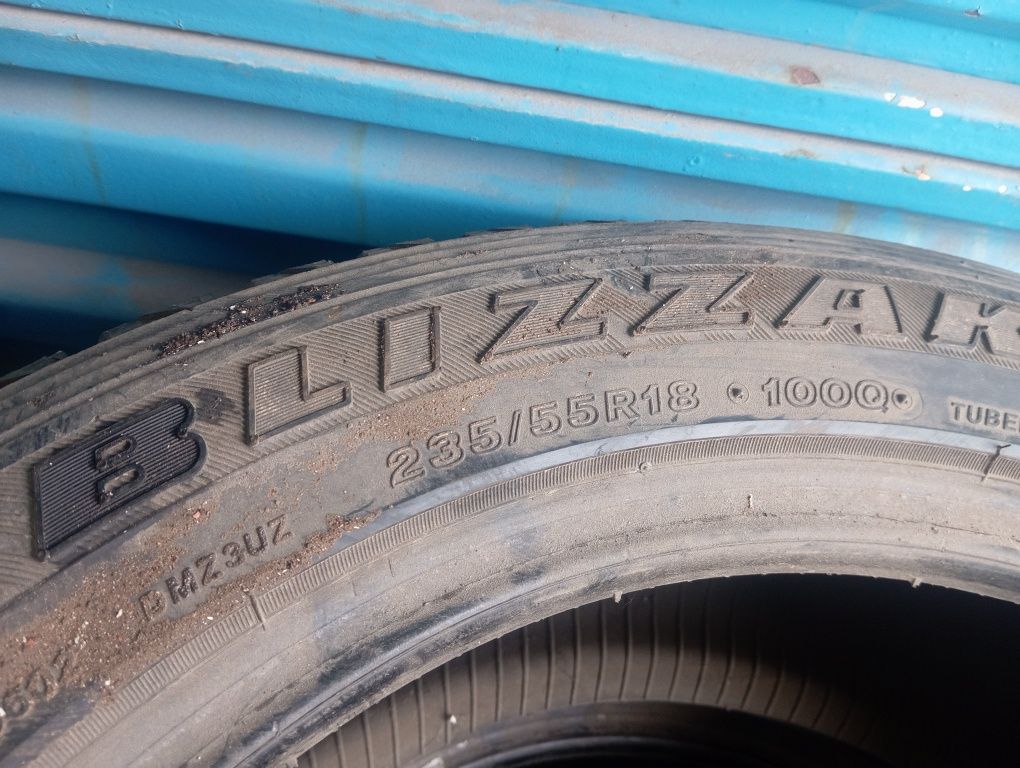 Bridgestone Blizzak 235/55R18