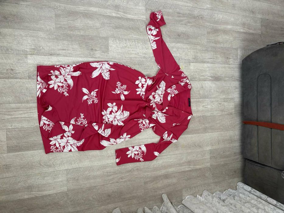 Платье с декольте 50 размер