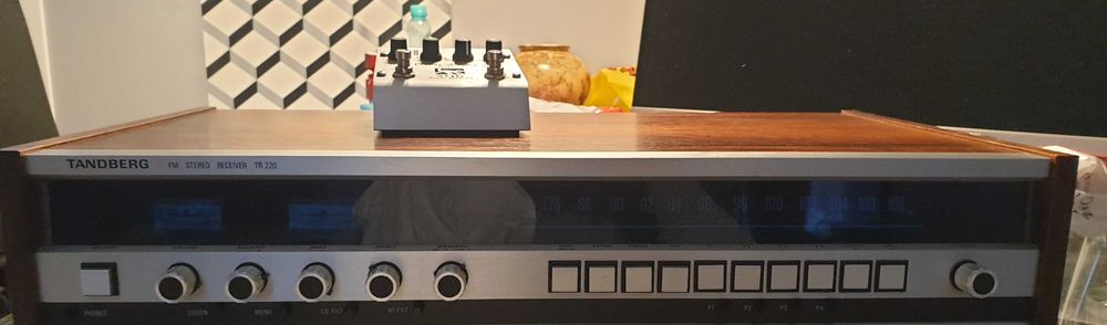Tandberg TR220 amplituner