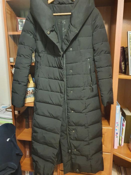 Жіноче зимове пальто.